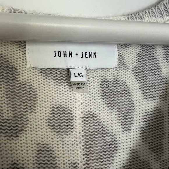 john and jenn leopard pullover size L - Picture 4 of 7